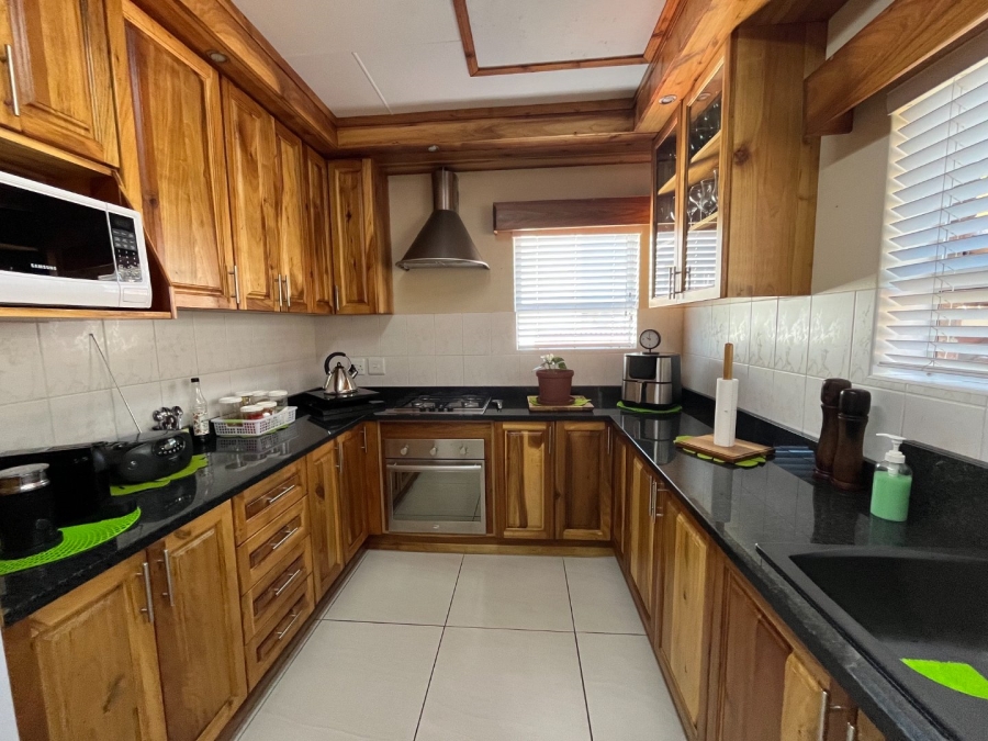 4 Bedroom Property for Sale in Hartenbos Heuwels Western Cape